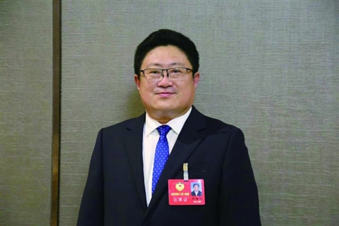 省政协委员、致公党青岛市委会副主委、青岛市民营经济发展局局长郭振栋